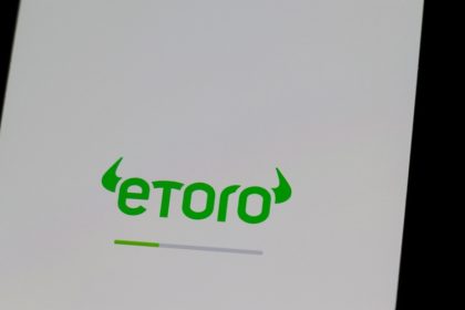 etoro-shares-surge-29%-in-strong-nasdaq-debut,-spark-capital-nets-$530-million